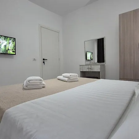 Flore Rooms Sarande Exterior photo